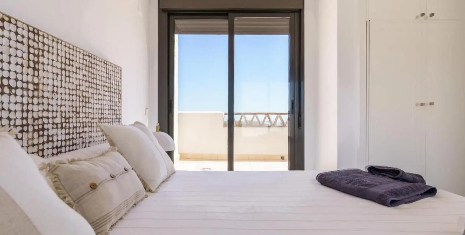 Sale of penthouse in Estepona 10
