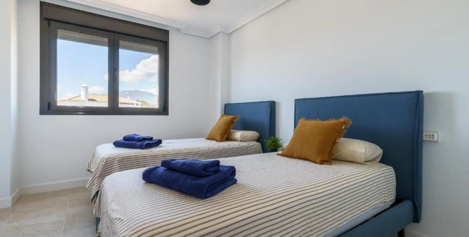 Sale of penthouse in Estepona 14
