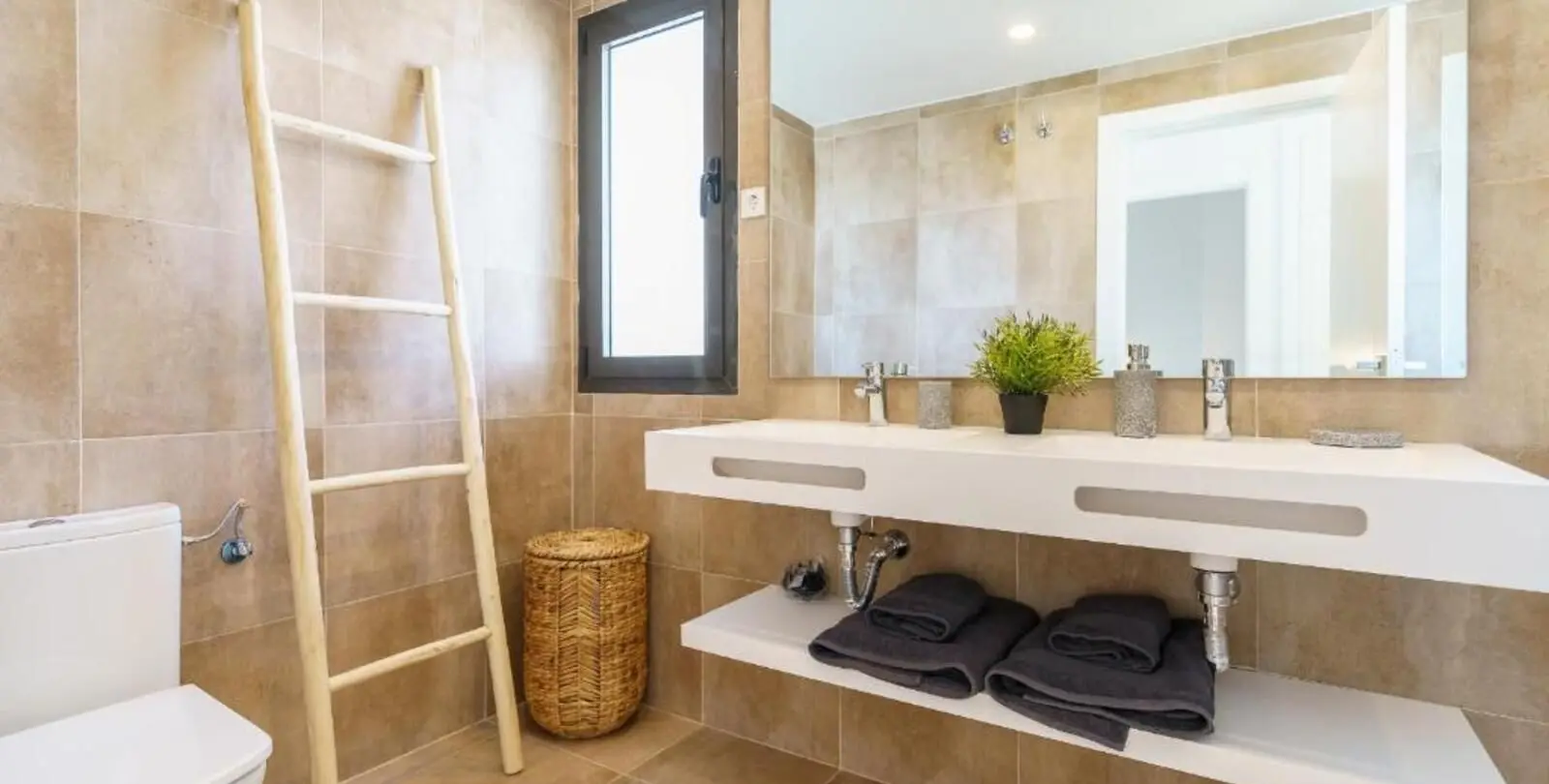 Sale of penthouse in Estepona 16