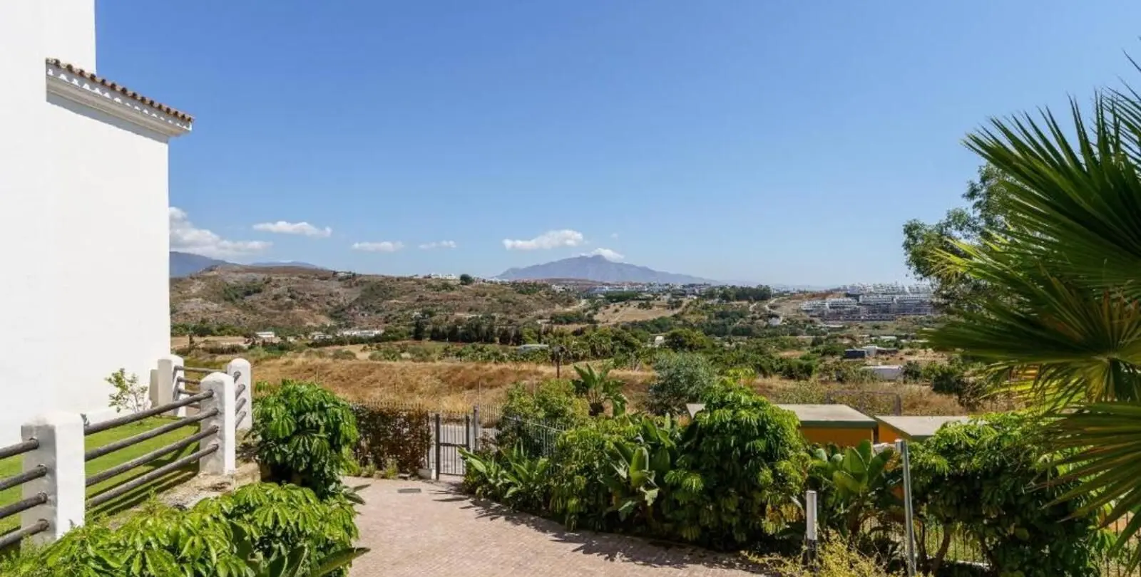 Sale of penthouse in Estepona 21