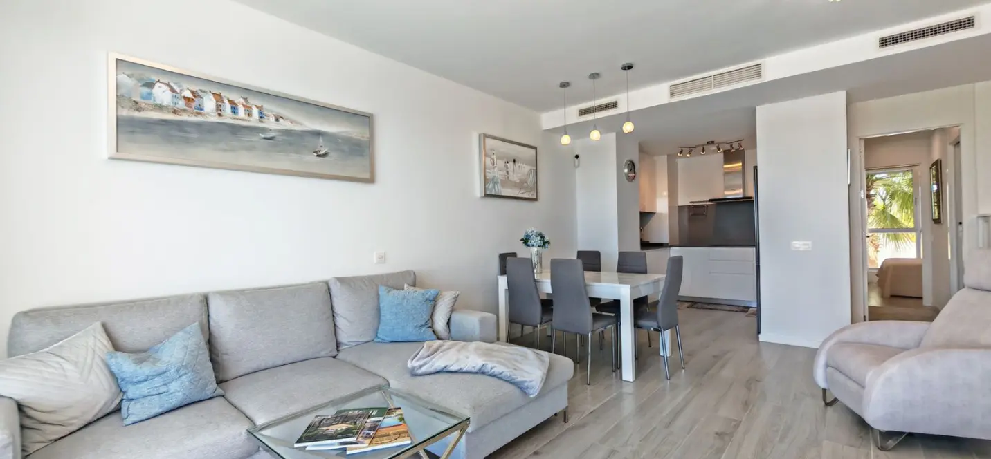 Sale of middle floor apartment in Cancelada 2