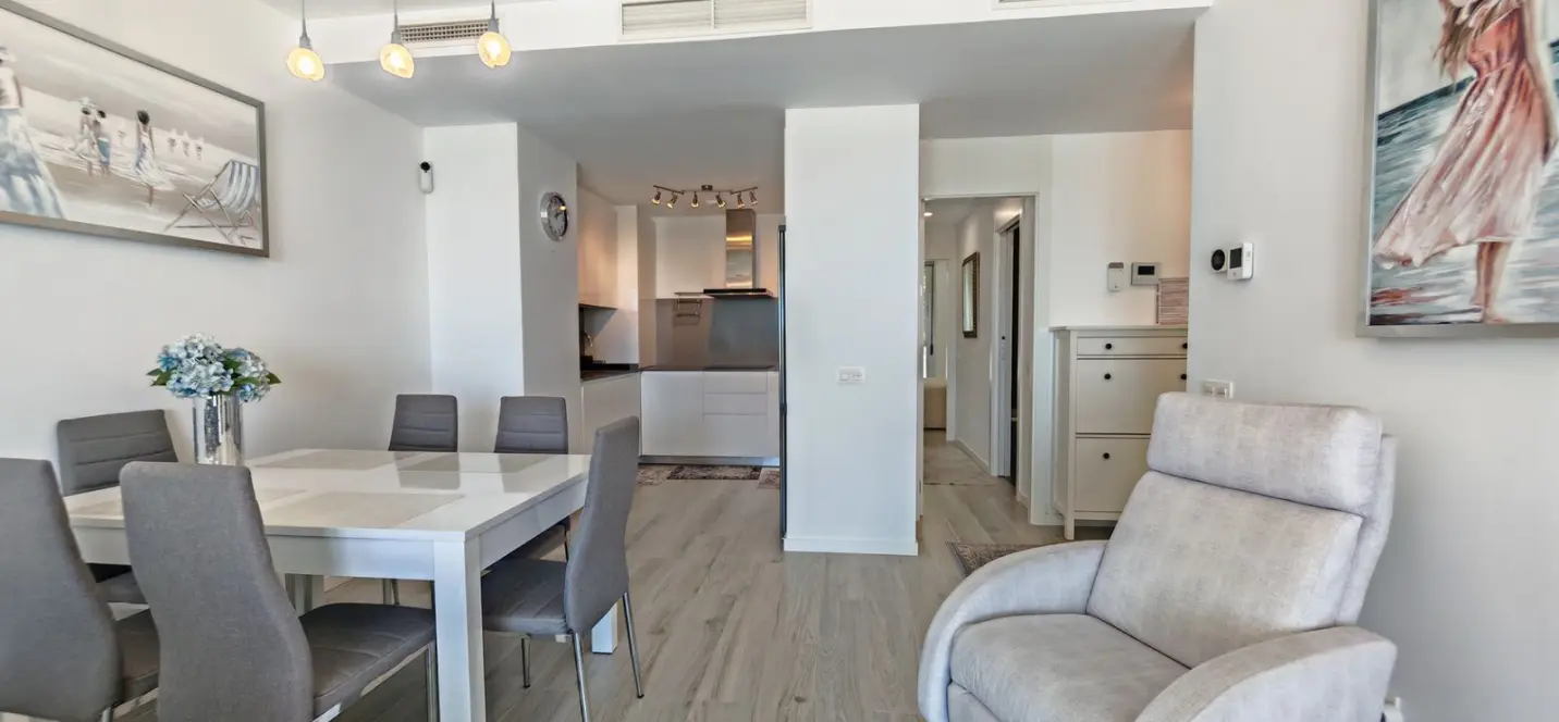 Sale of middle floor apartment in Cancelada 3