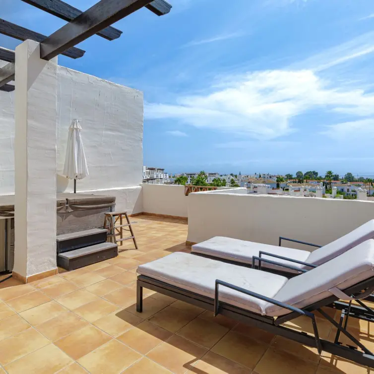 Venta de ático dúplex en Estepona