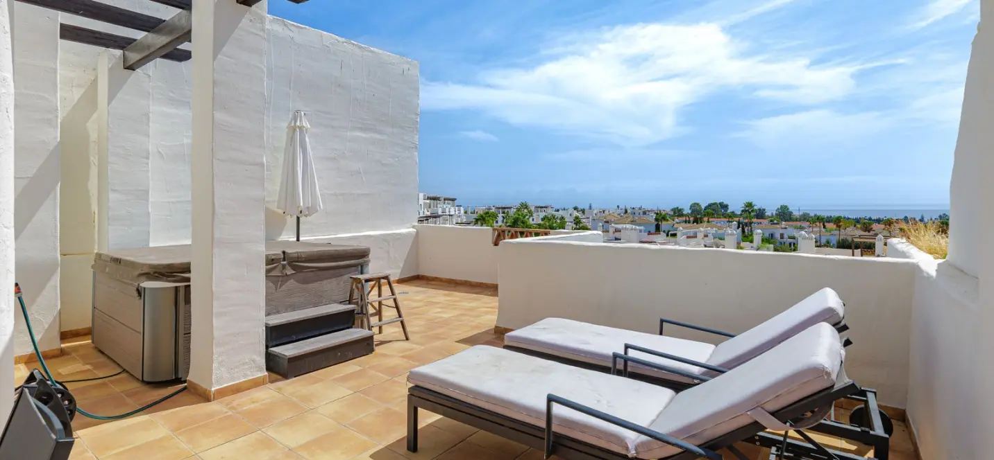 Sale of penthouse duplex in Estepona 0