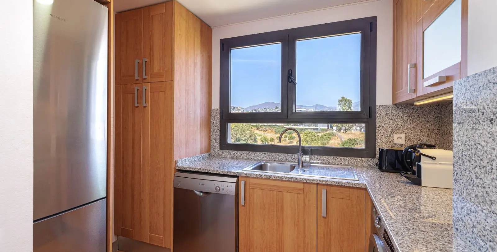 Sale of penthouse duplex in Estepona 11
