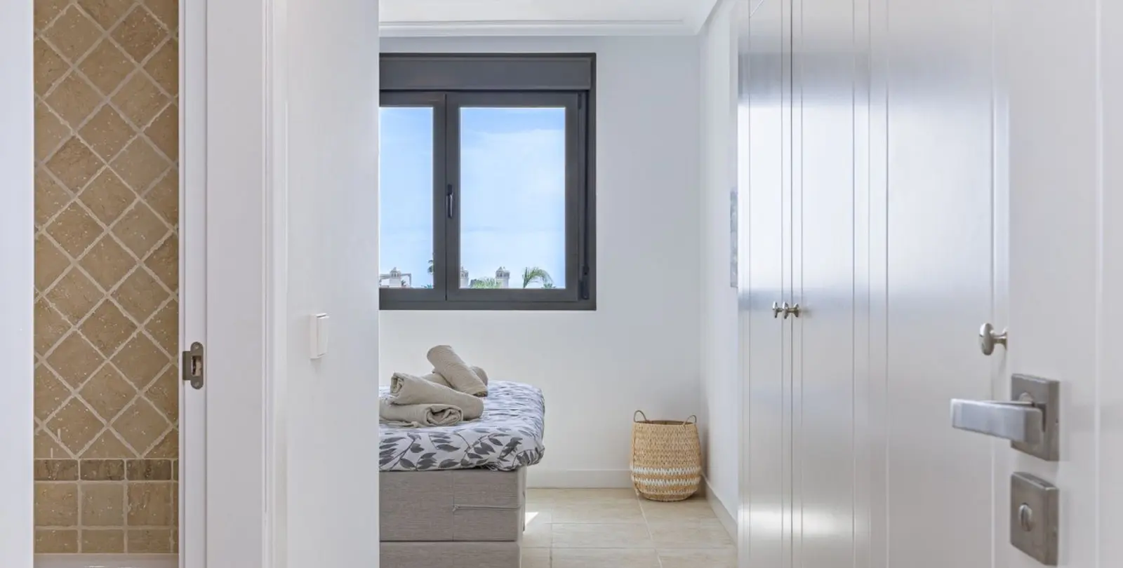 Sale of penthouse duplex in Estepona 15