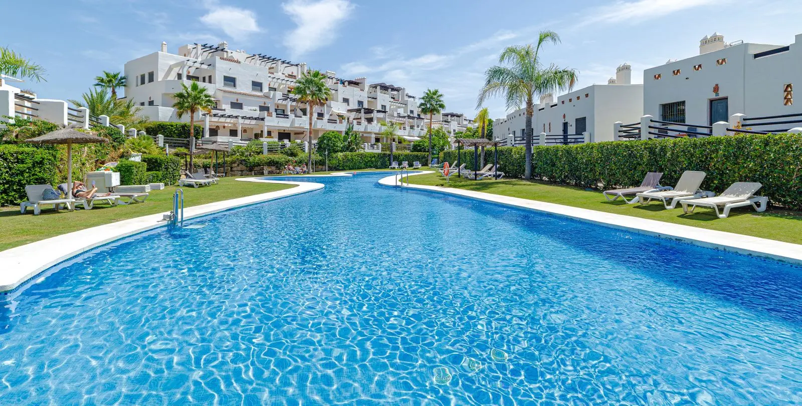 Sale of penthouse duplex in Estepona 26
