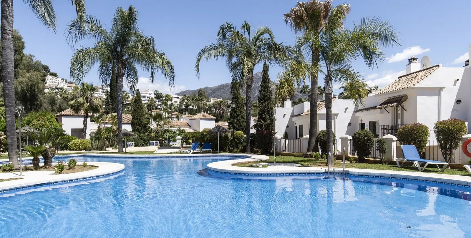 Sale of penthouse in Nueva Andalucía 1