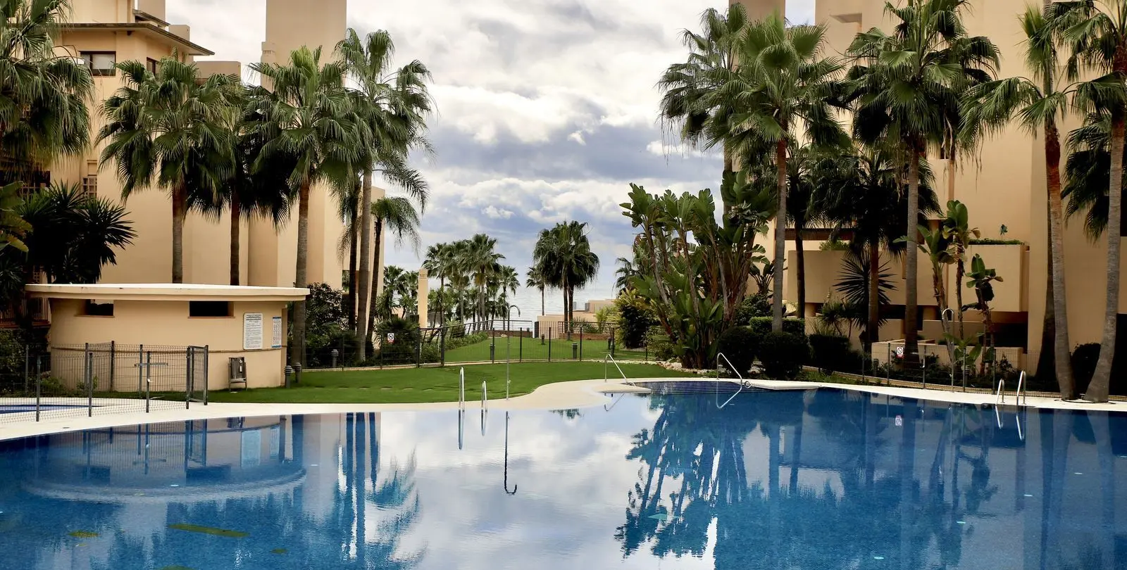 Sale of ground floor apartment in Estepona 14
