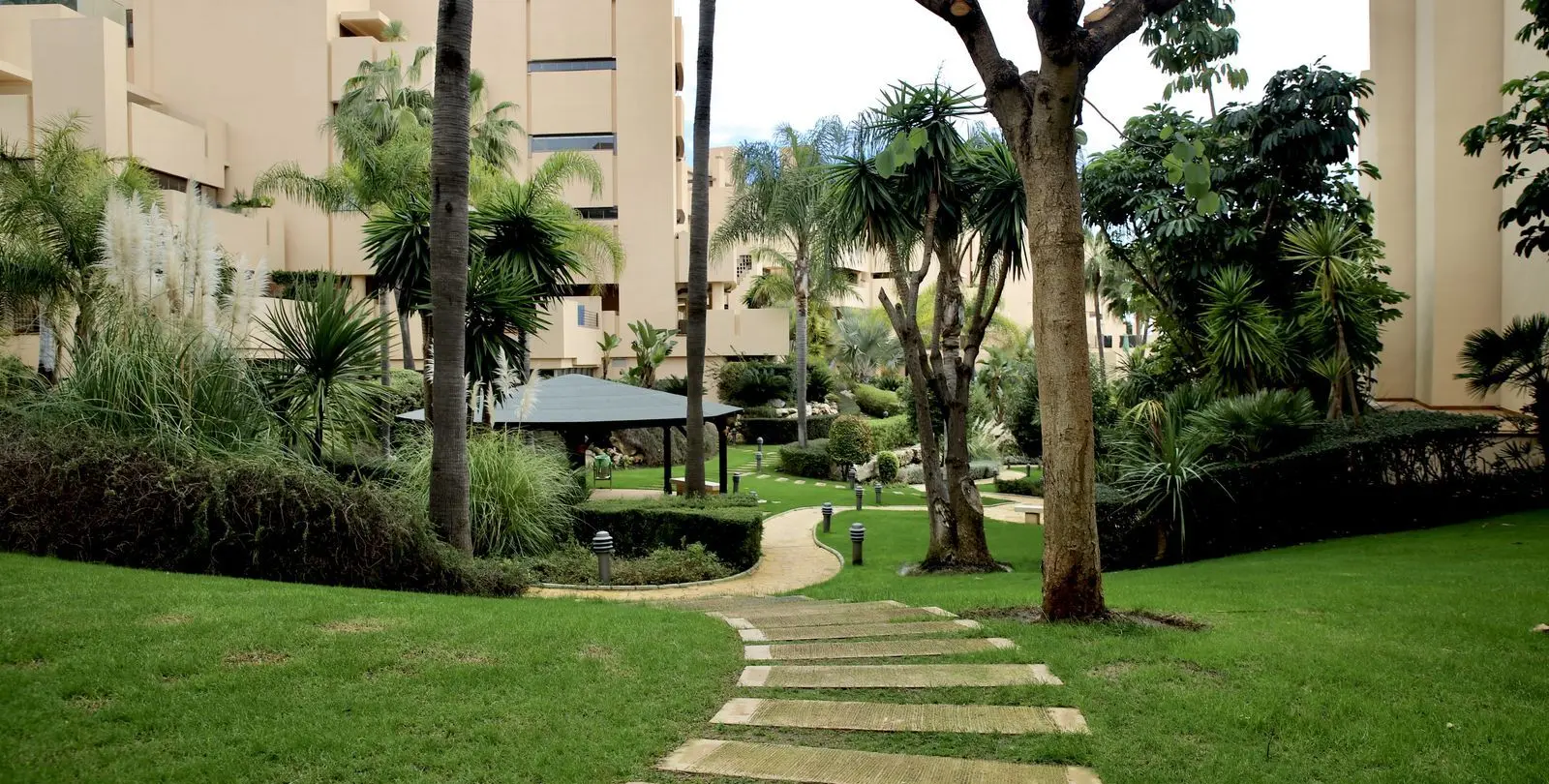 Venta de apartamento en planta baja en Estepona 18