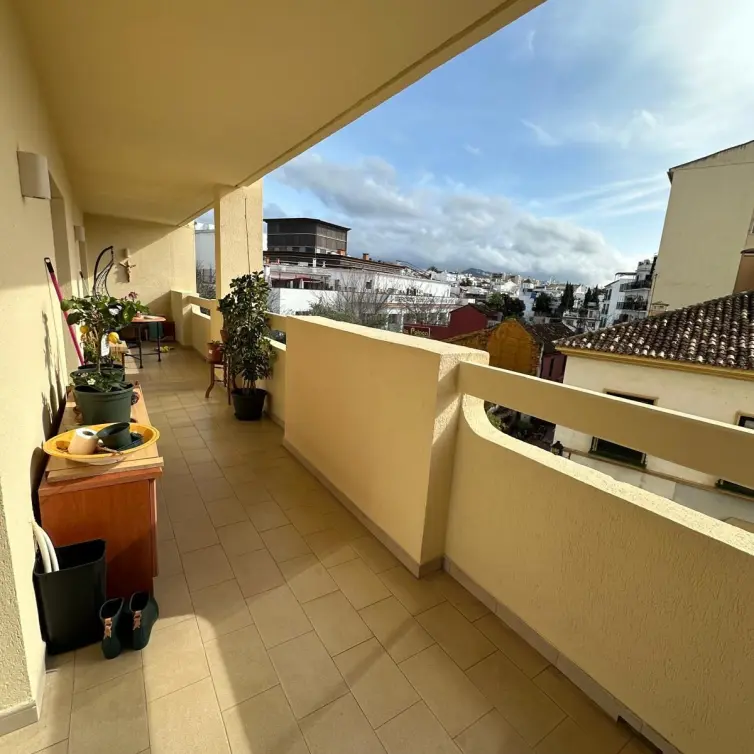 Продажа апартаментов на среднем этаже в Marbella
