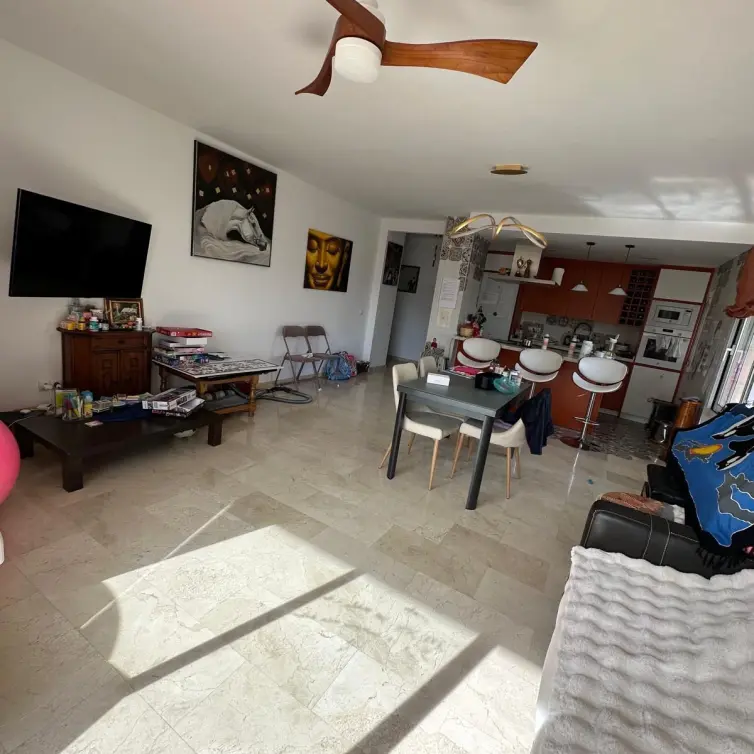 Продажа апартаментов на среднем этаже в Marbella