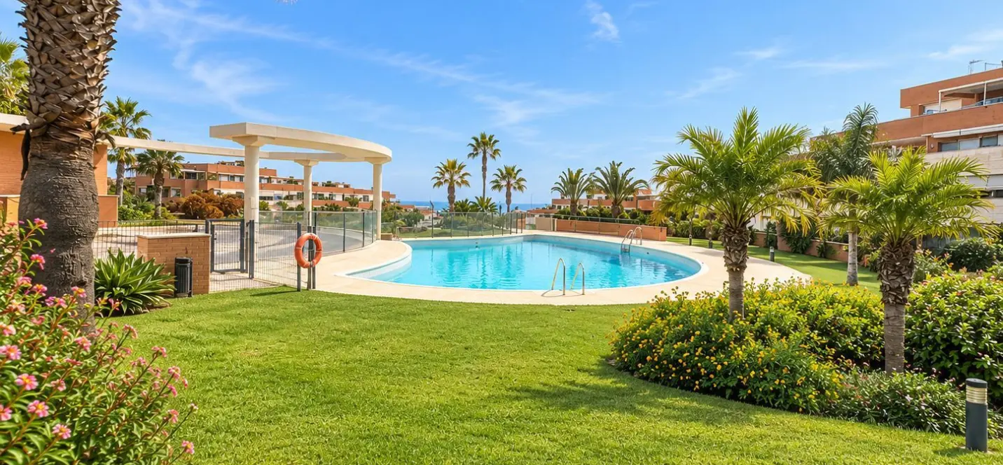 Продажа апартаментов на первом этаже в Torremolinos 2