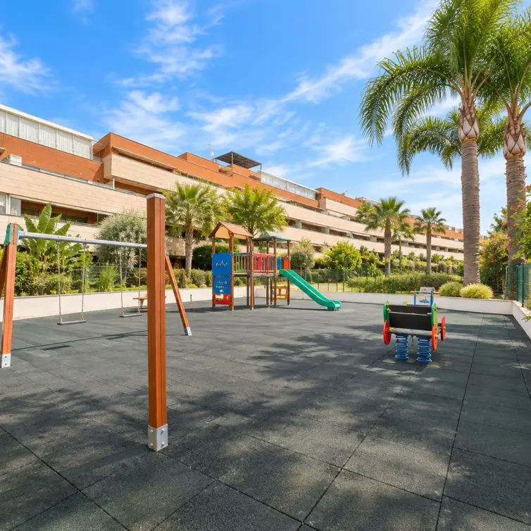 Продажа апартаментов на первом этаже в Torremolinos
