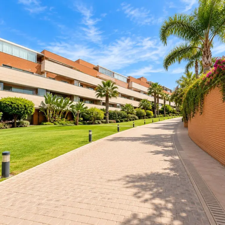Продажа апартаментов на первом этаже в Torremolinos
