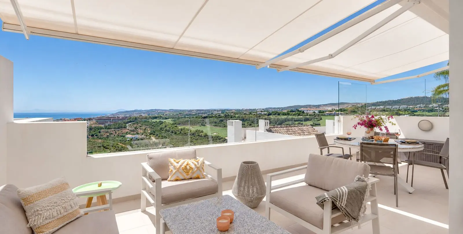 Sale of penthouse in Casares 1