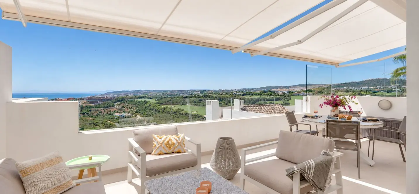 Sale of penthouse in Casares 0