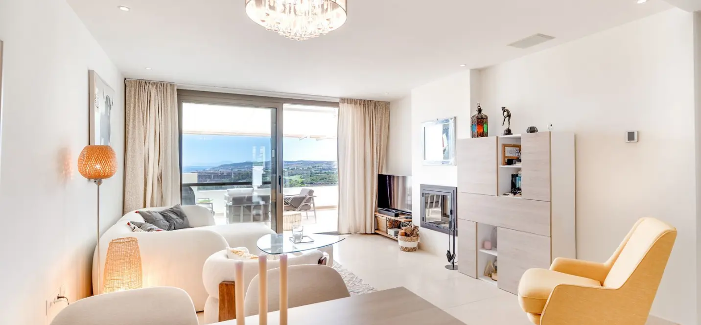 Sale of penthouse in Casares 2