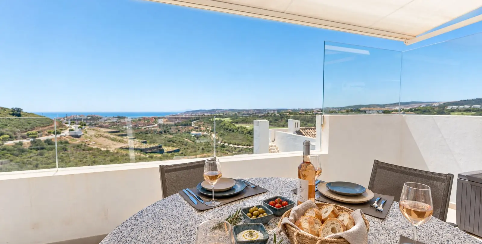 Sale of penthouse in Casares 6