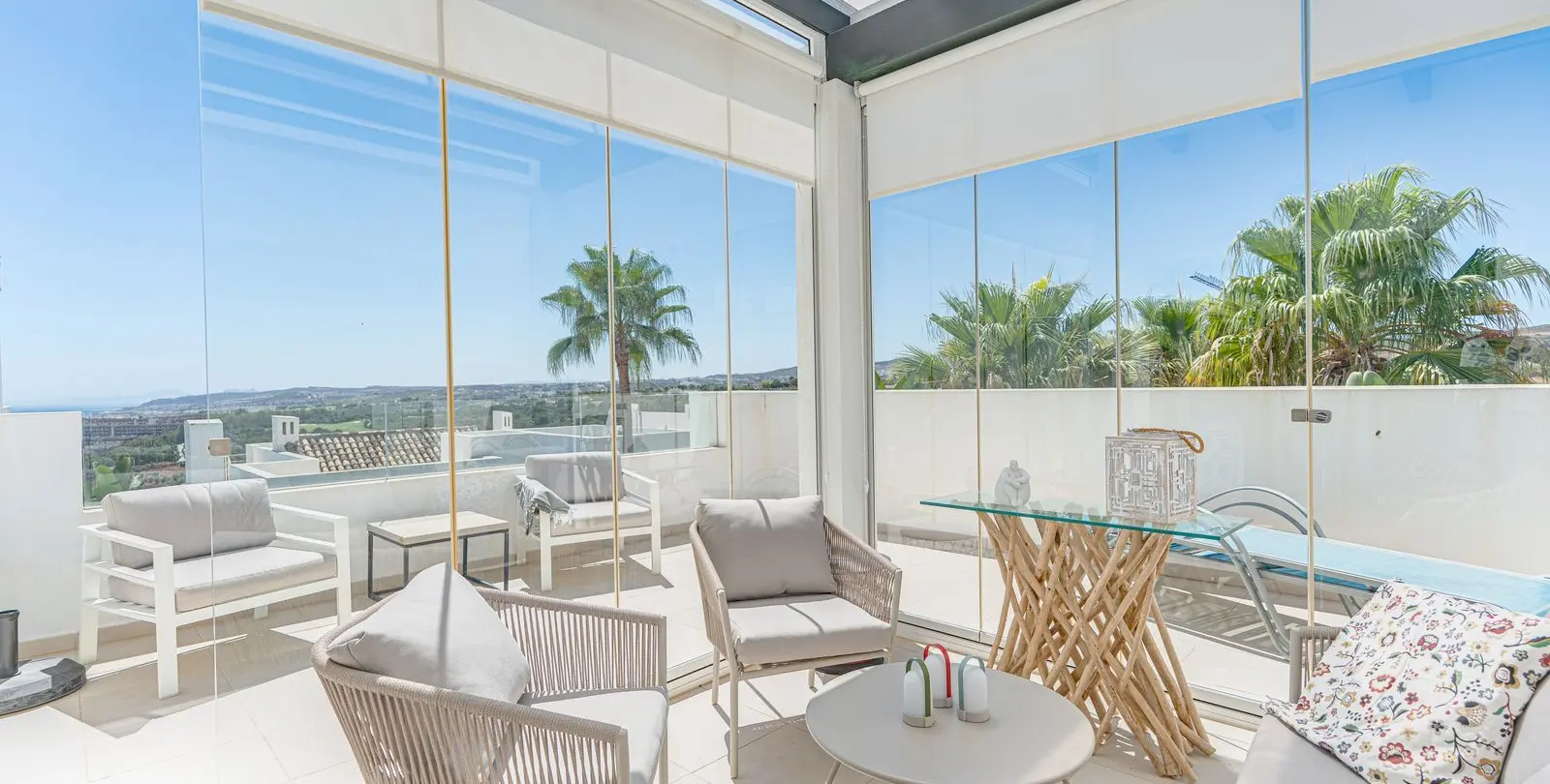 Sale of penthouse in Casares 8