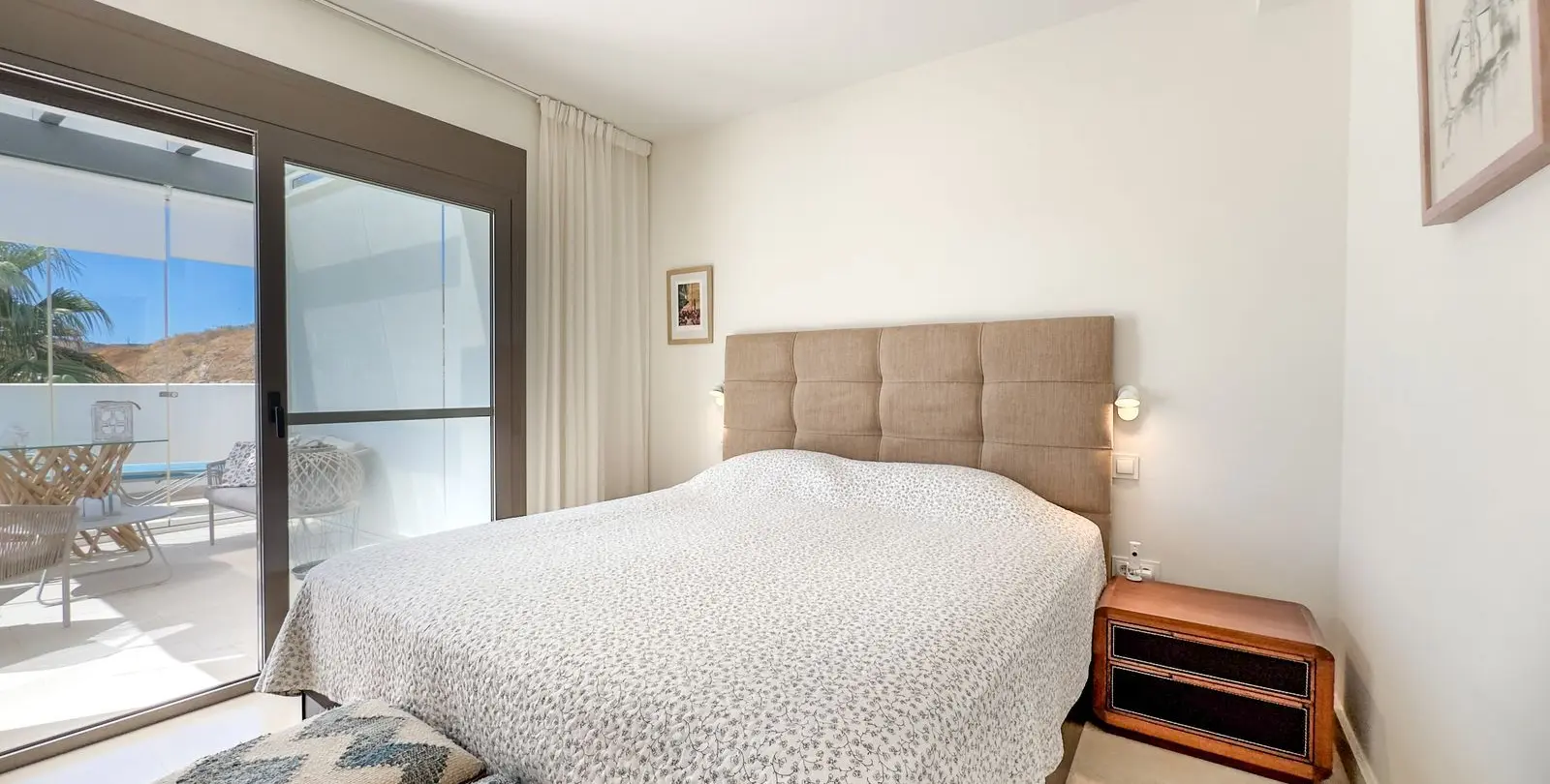Sale of penthouse in Casares 11