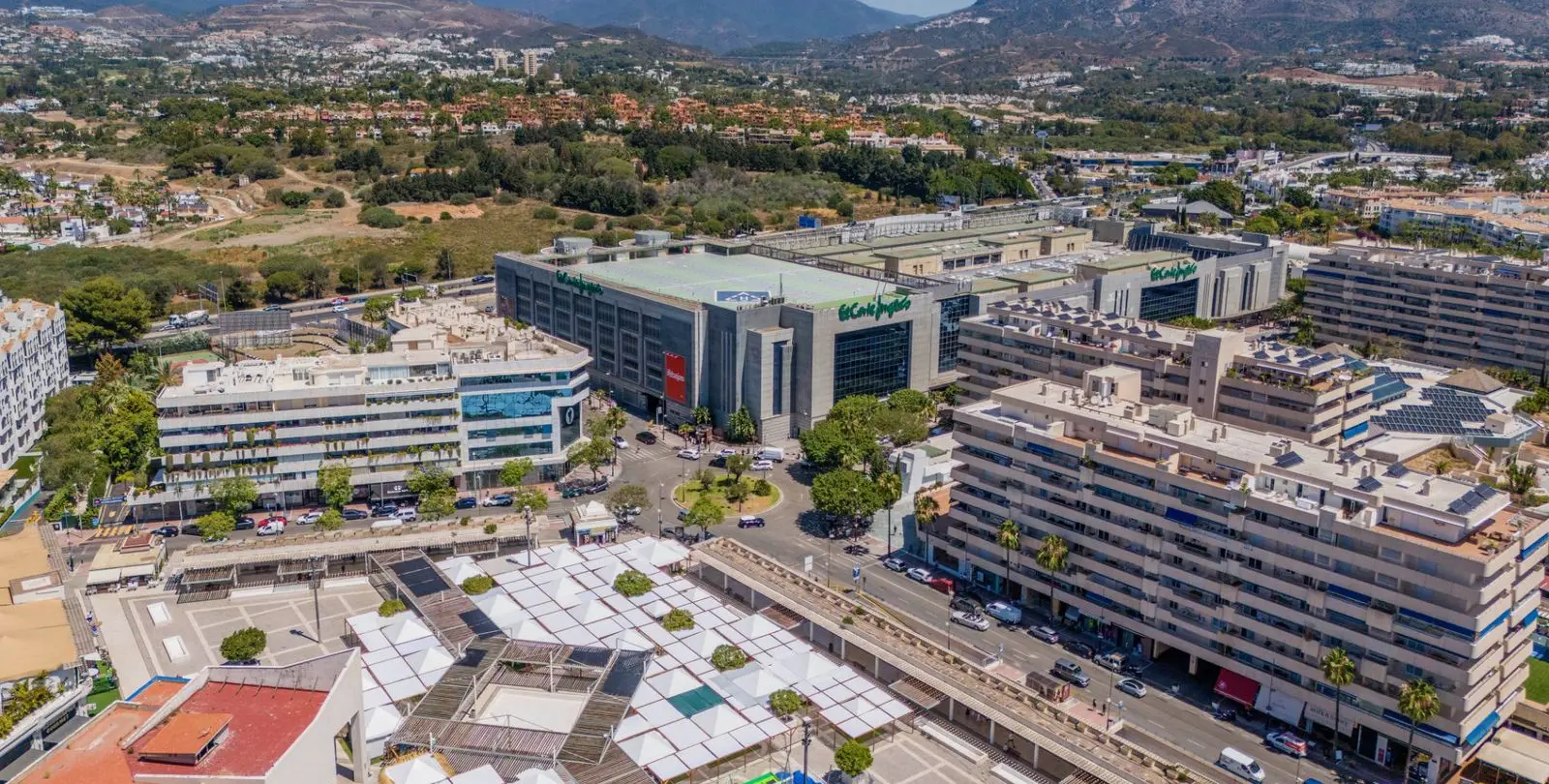Sale of middle floor apartment in Puerto Banús 1