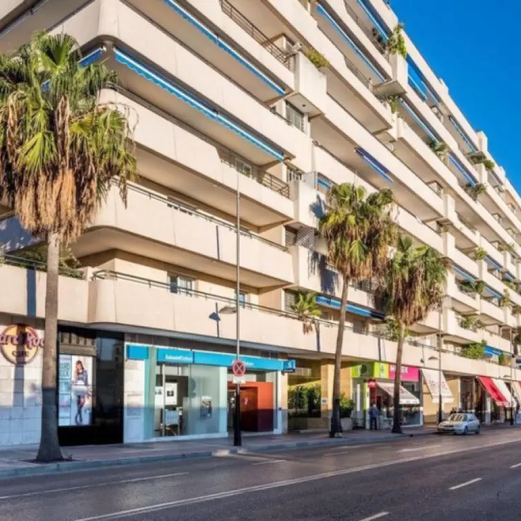 Продажа апартаментов на среднем этаже в Puerto Banús