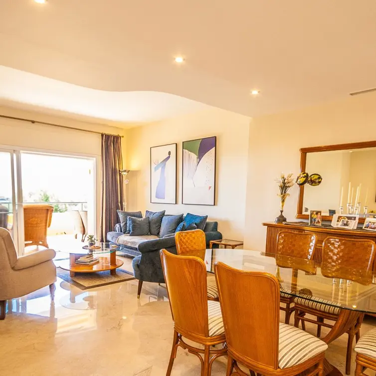 Sale of middle floor apartment in Elviria