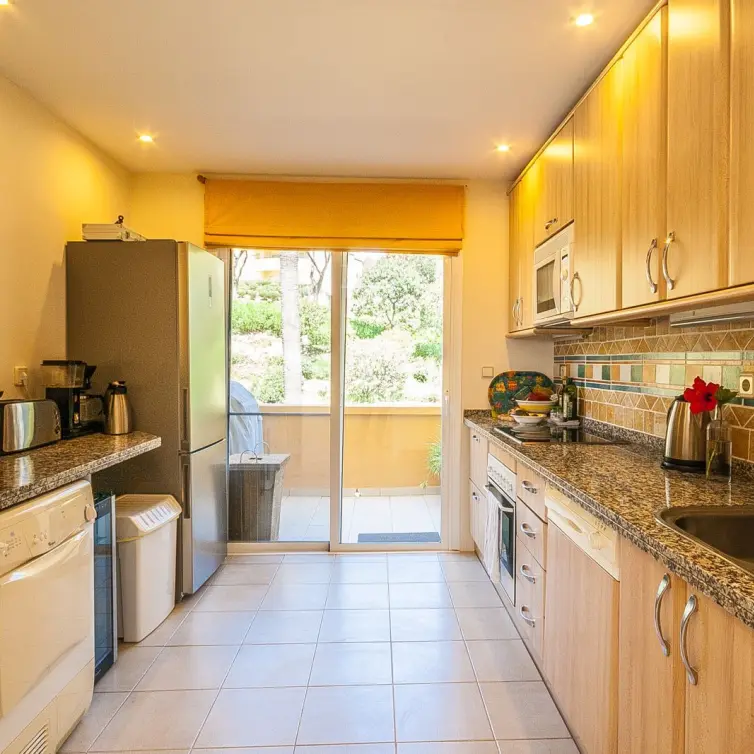 Sale of middle floor apartment in Elviria