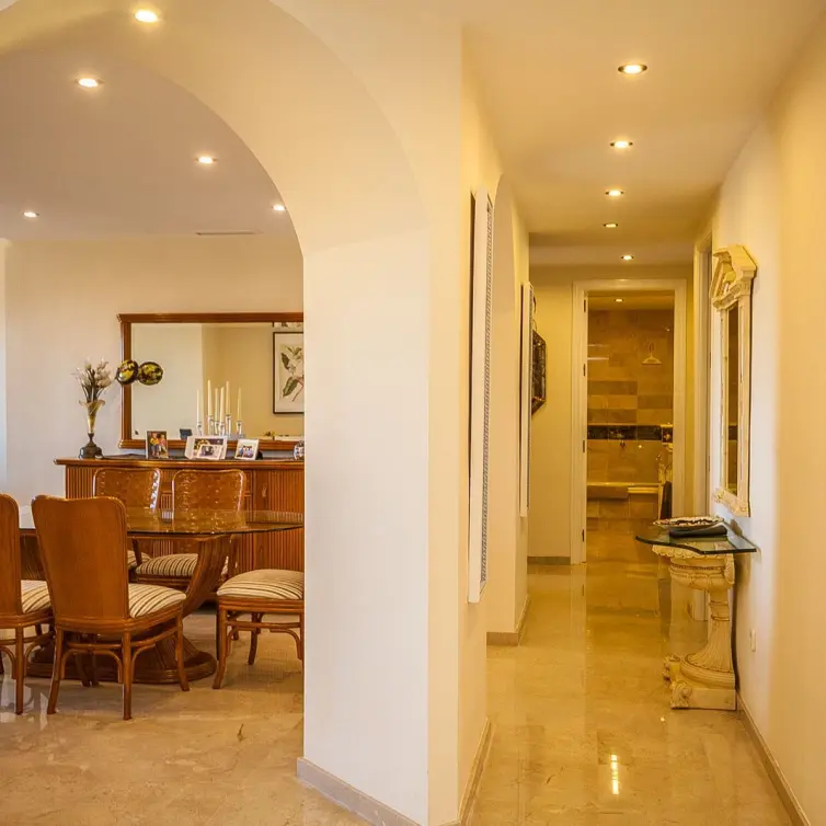 Sale of middle floor apartment in Elviria