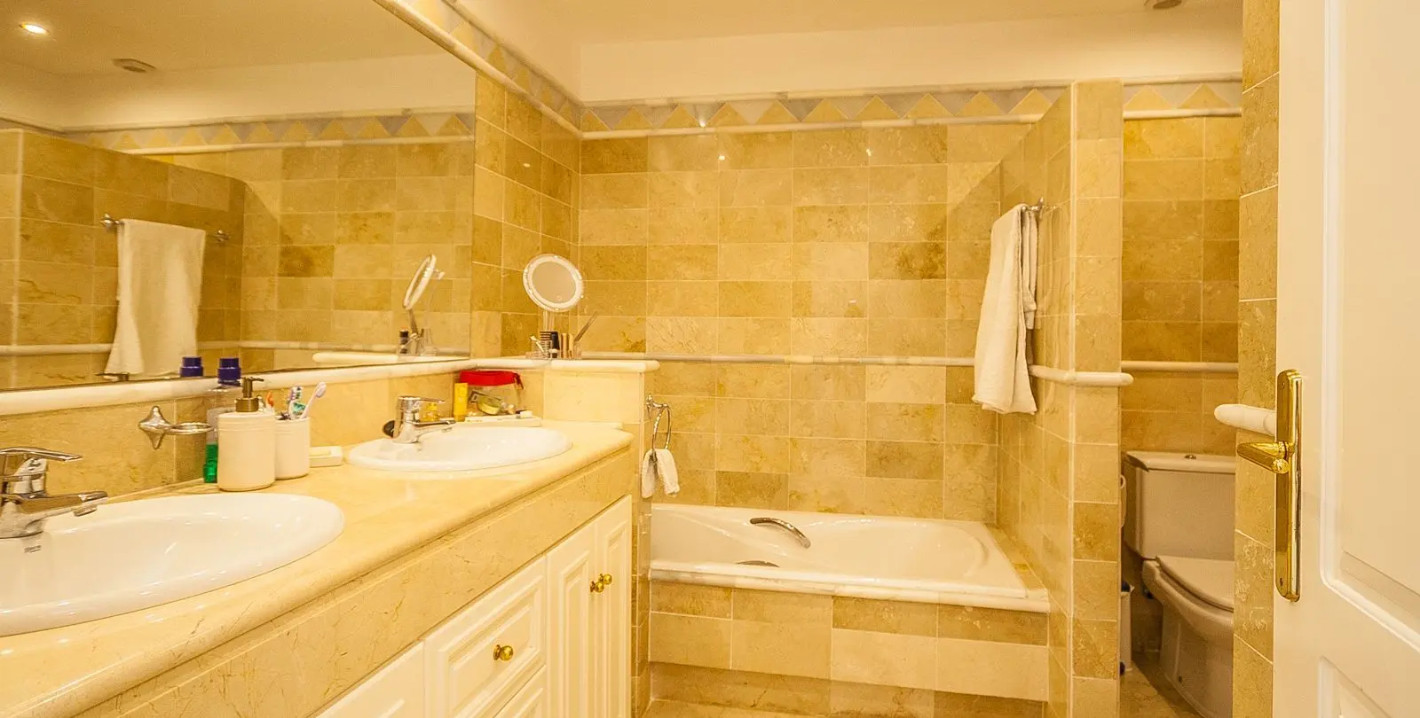 Продажа апартаментов на среднем этаже в Elviria 8