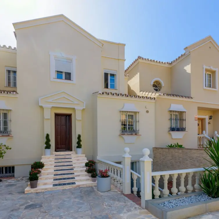 Sale of townhouse in Estepona