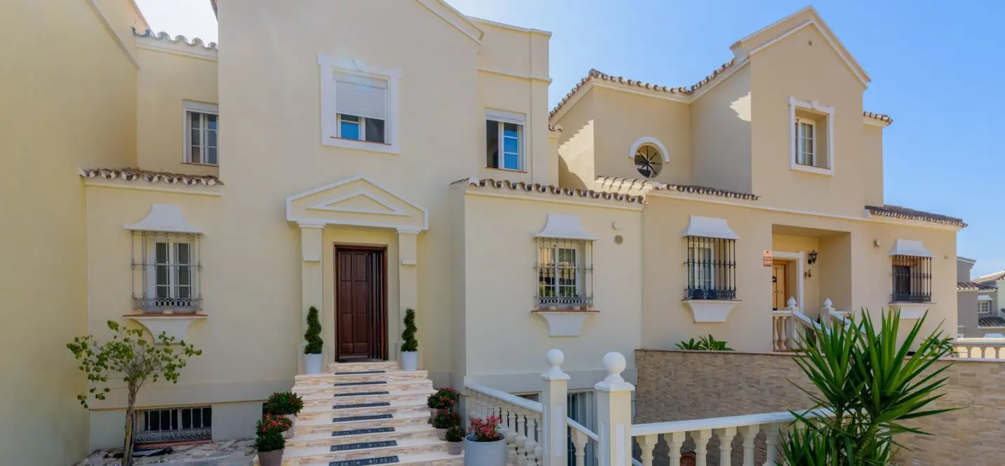 Sale of townhouse in Estepona 0