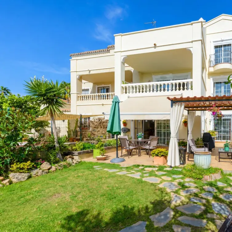 Sale of townhouse in Estepona