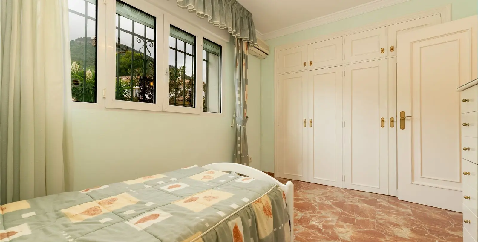 Sale of detached villa in Alhaurín de la Torre 11