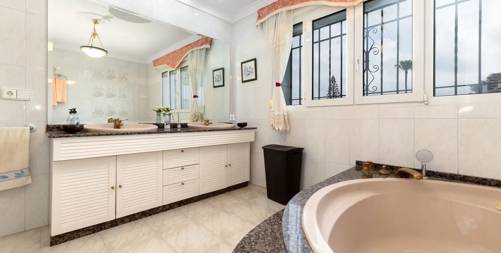 Sale of detached villa in Alhaurín de la Torre 22