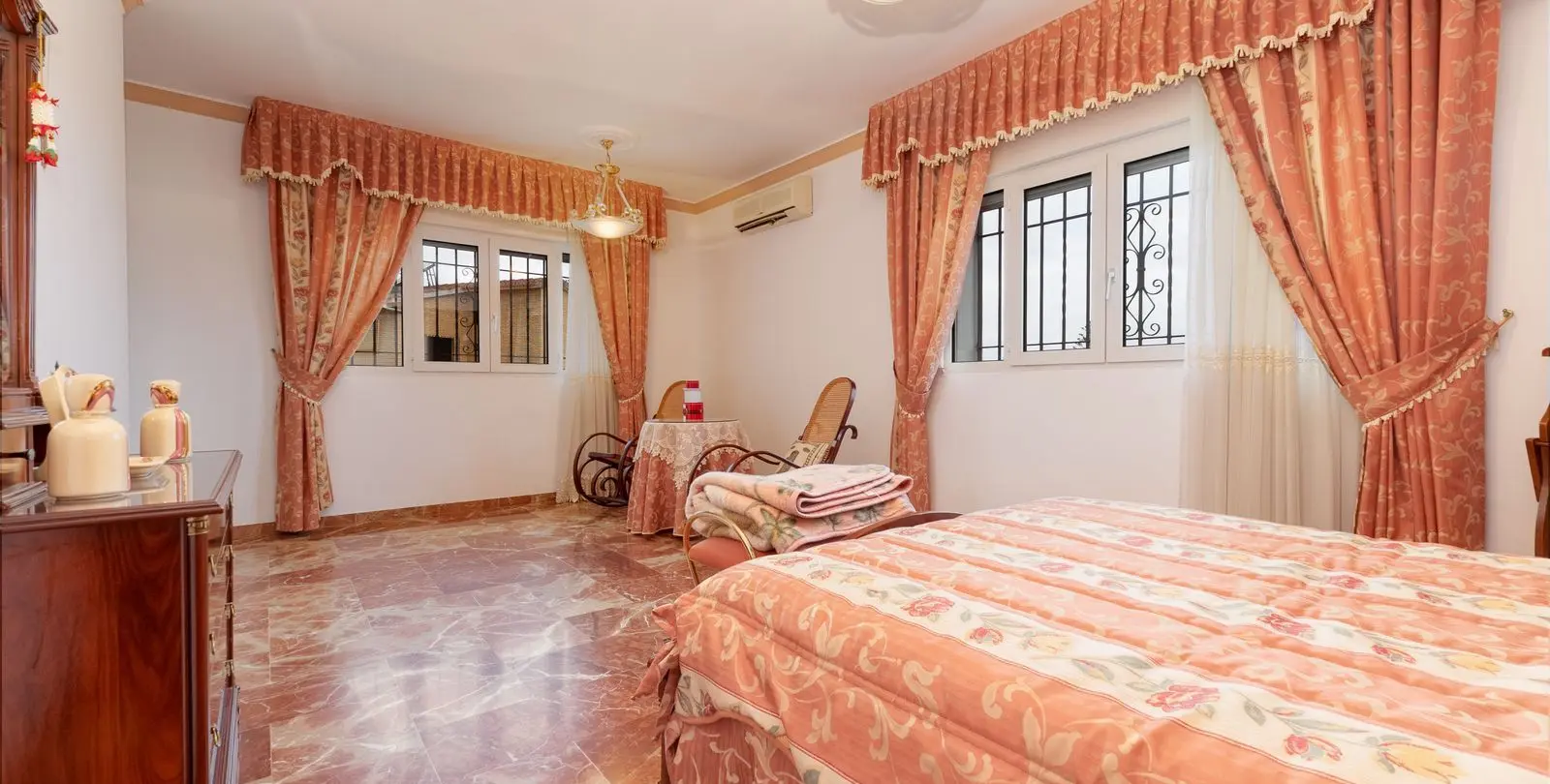 Sale of detached villa in Alhaurín de la Torre 48