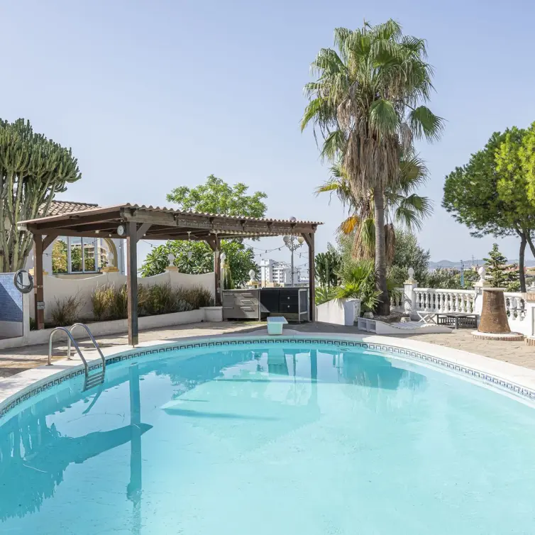 Sale of detached villa in Fuengirola