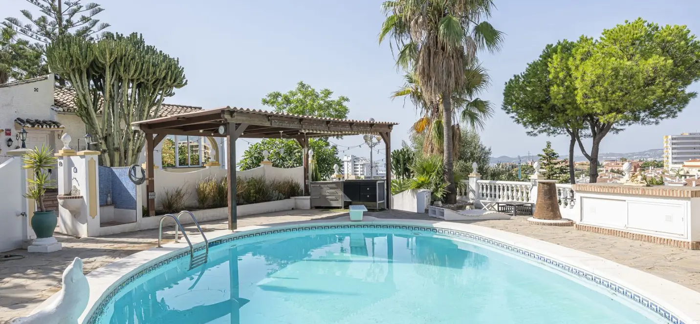 Sale of detached villa in Fuengirola 0