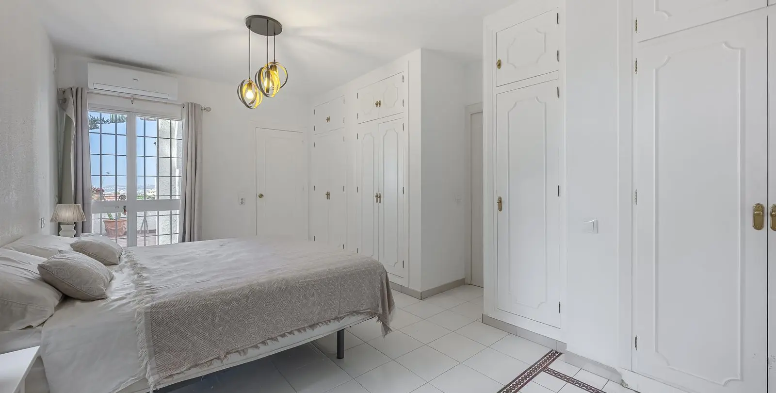 Sale of detached villa in Fuengirola 11