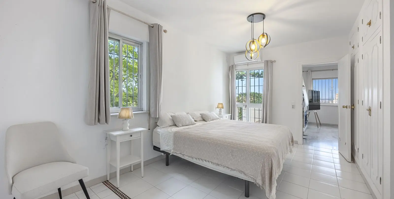 Sale of detached villa in Fuengirola 12