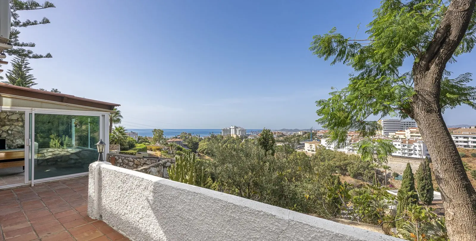 Sale of detached villa in Fuengirola 35
