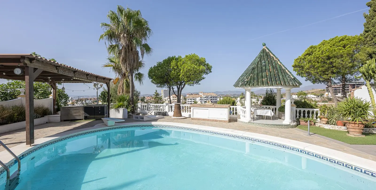 Sale of detached villa in Fuengirola 61