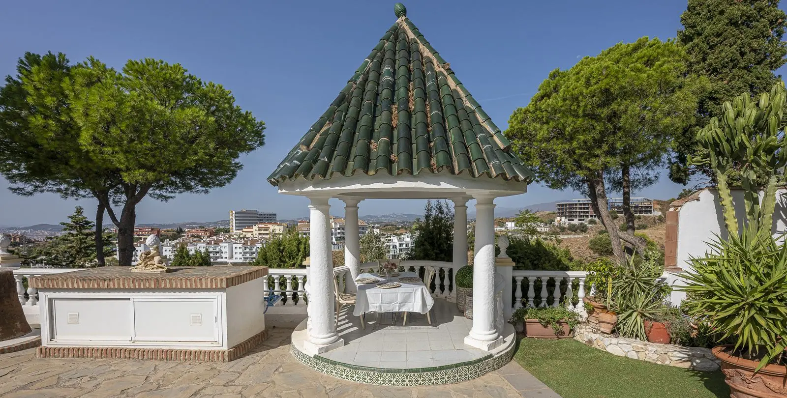Sale of detached villa in Fuengirola 68