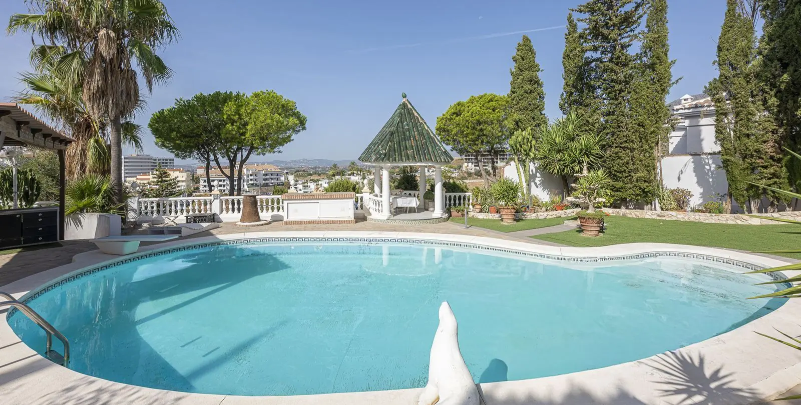 Sale of detached villa in Fuengirola 75
