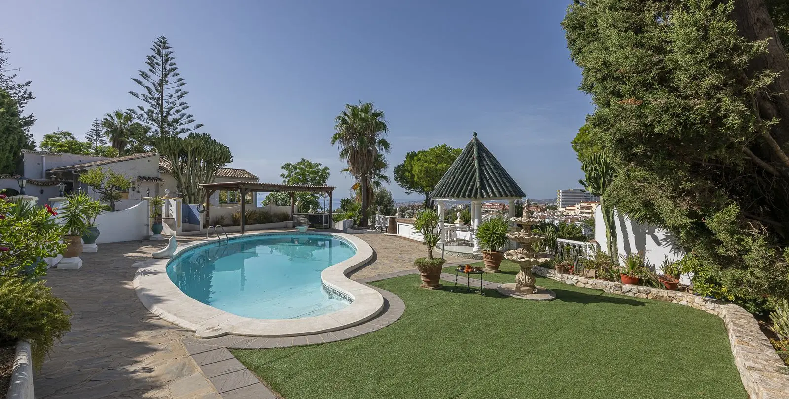 Sale of detached villa in Fuengirola 80