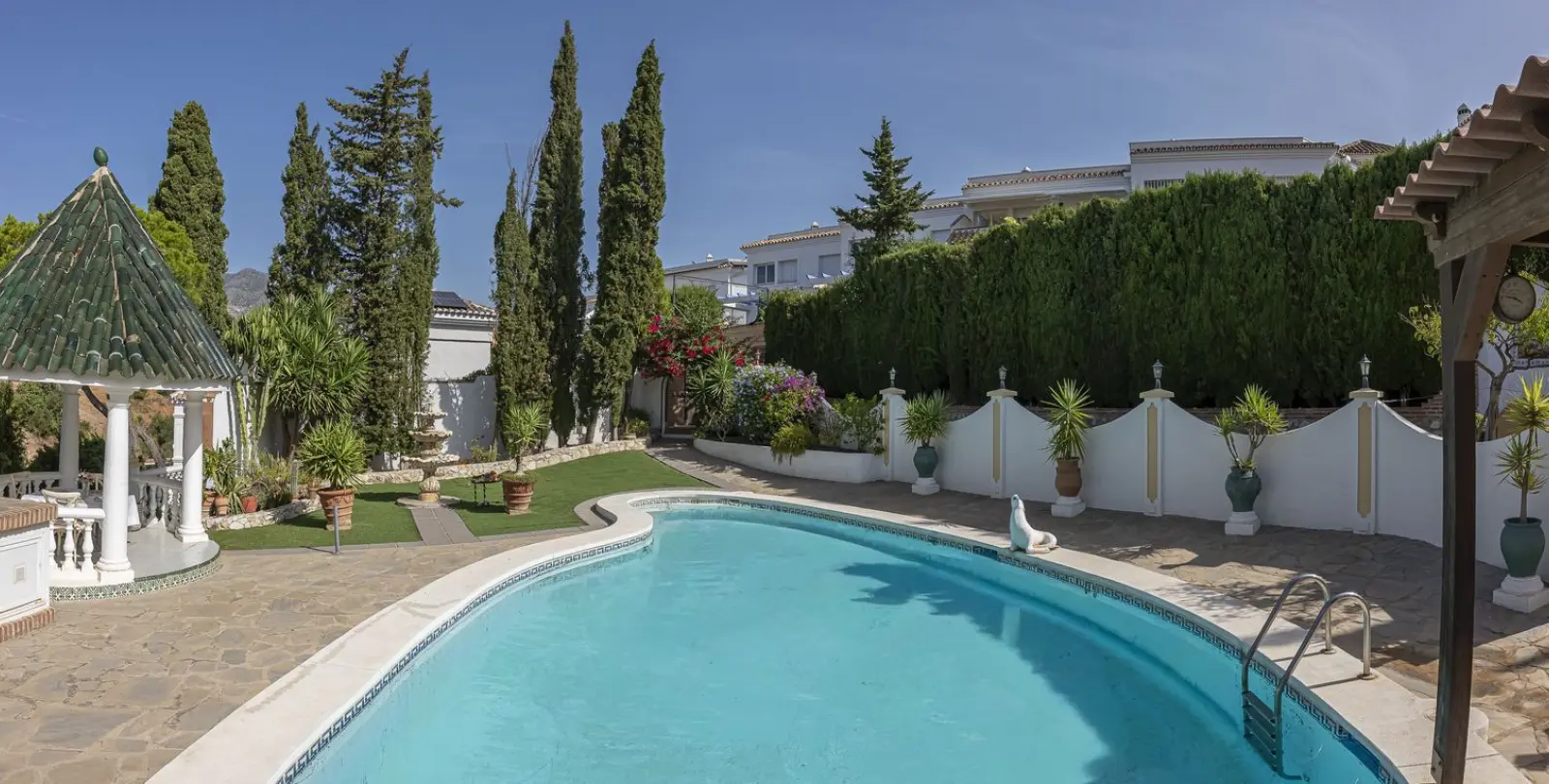 Sale of detached villa in Fuengirola 82