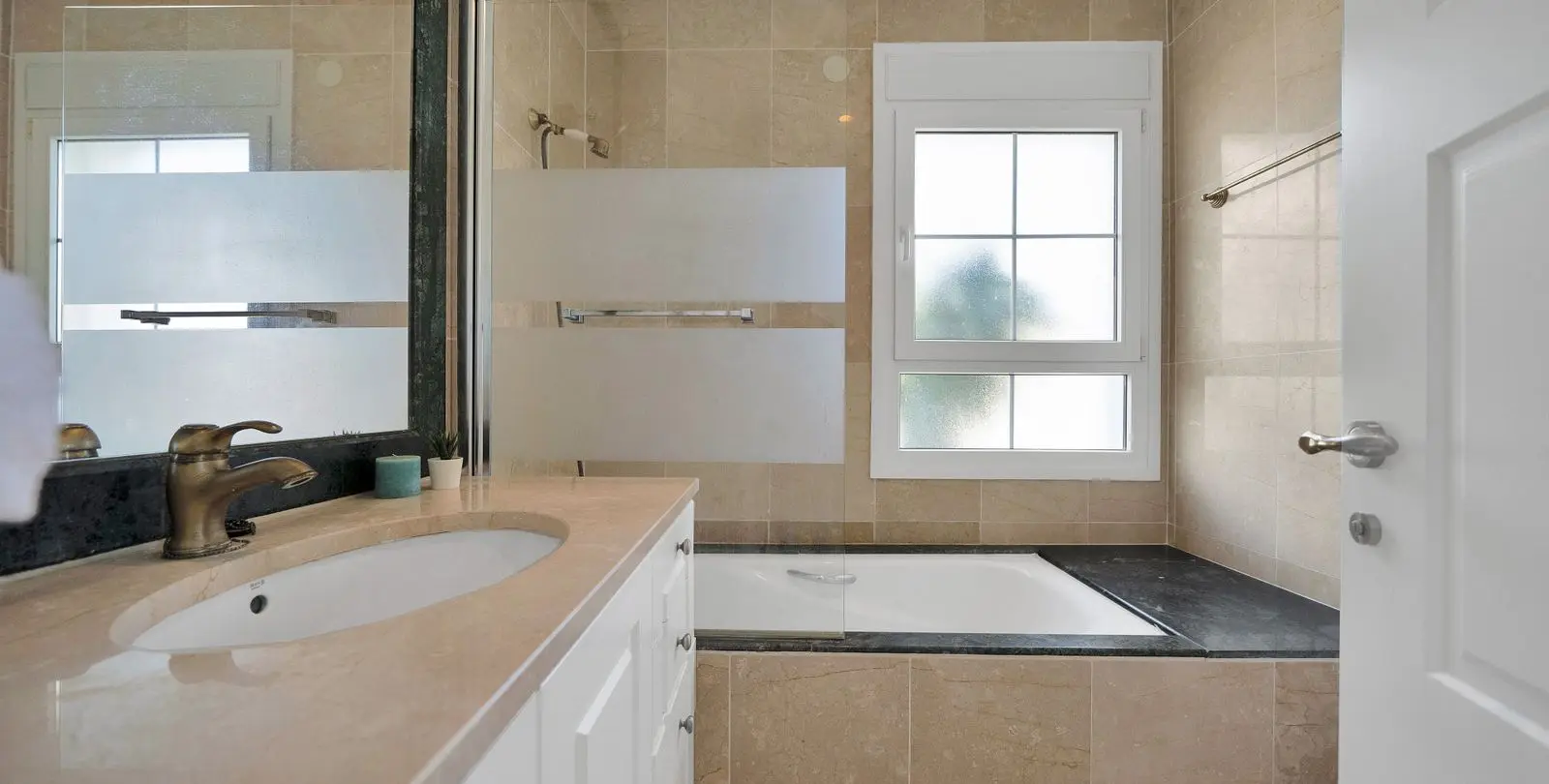 Venta de casa pareada en La Mairena 24