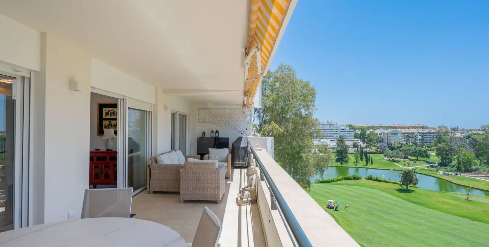Venta de ático dúplex en Guadalmina Alta 5