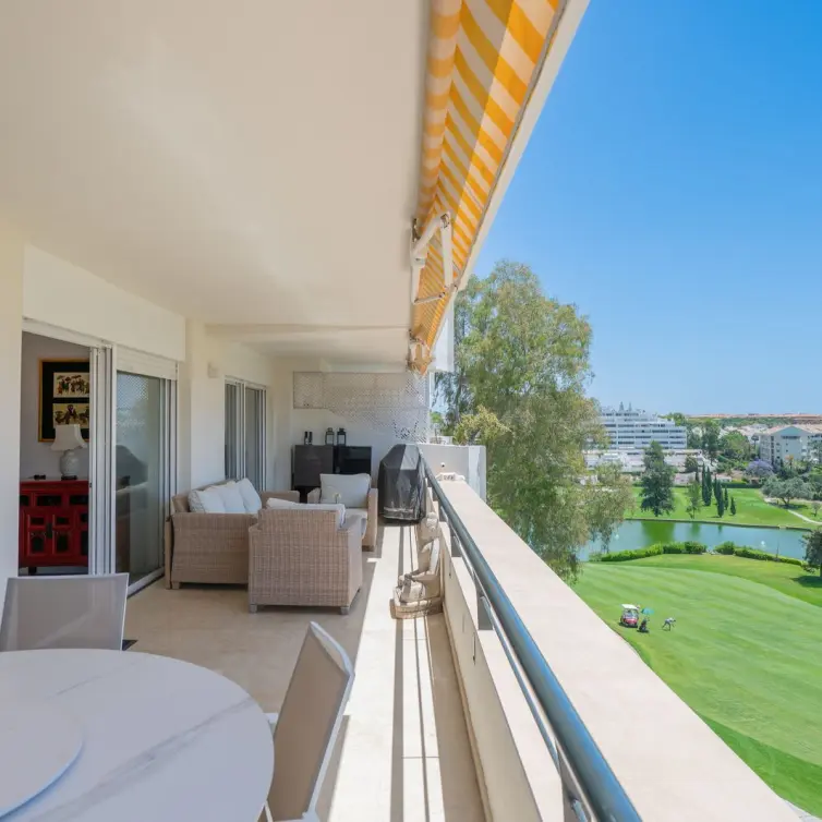 Venta de ático dúplex en Guadalmina Alta